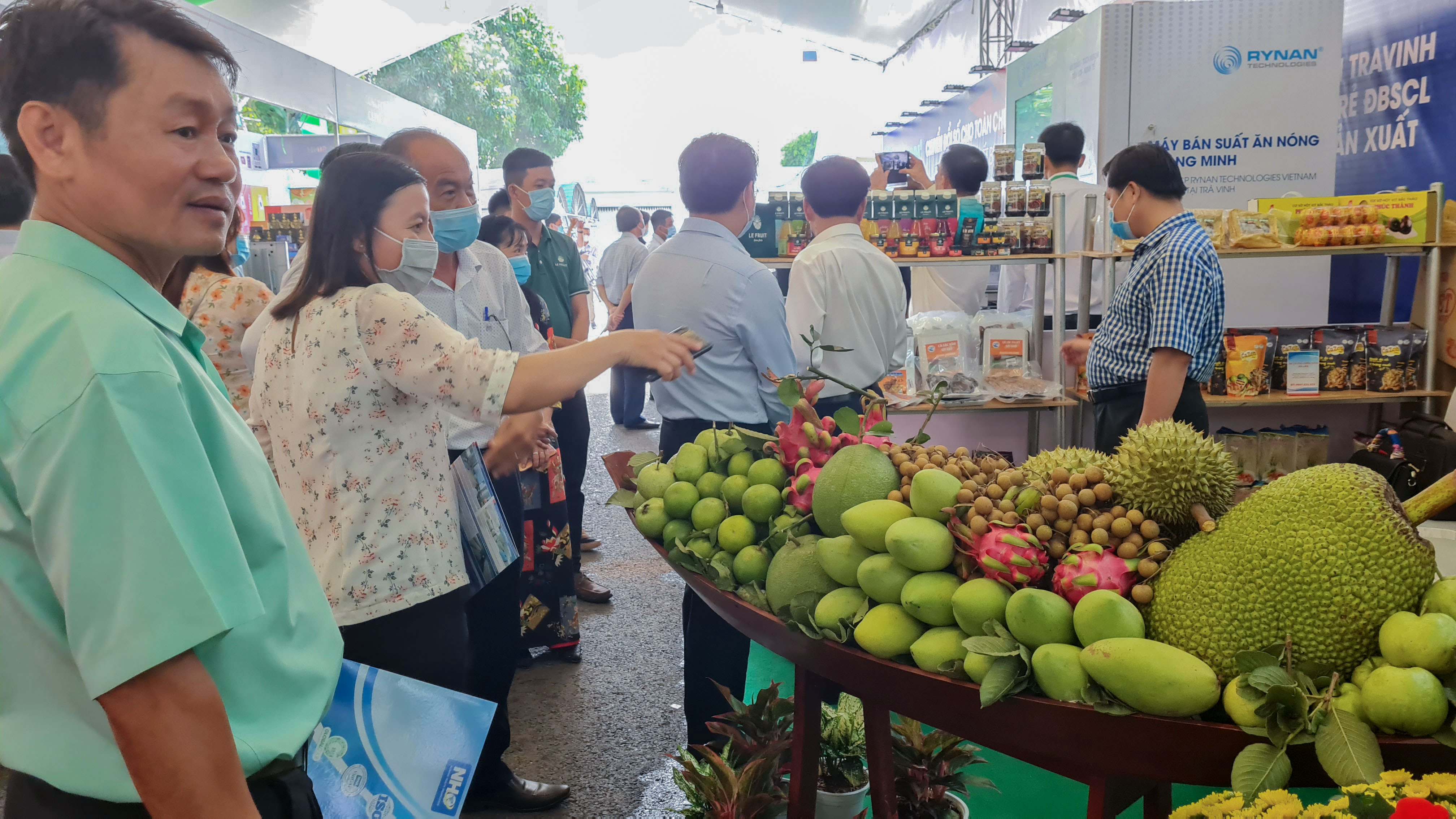 Thúc đẩy công tác chế biến và phát triển thị trường nông sản	